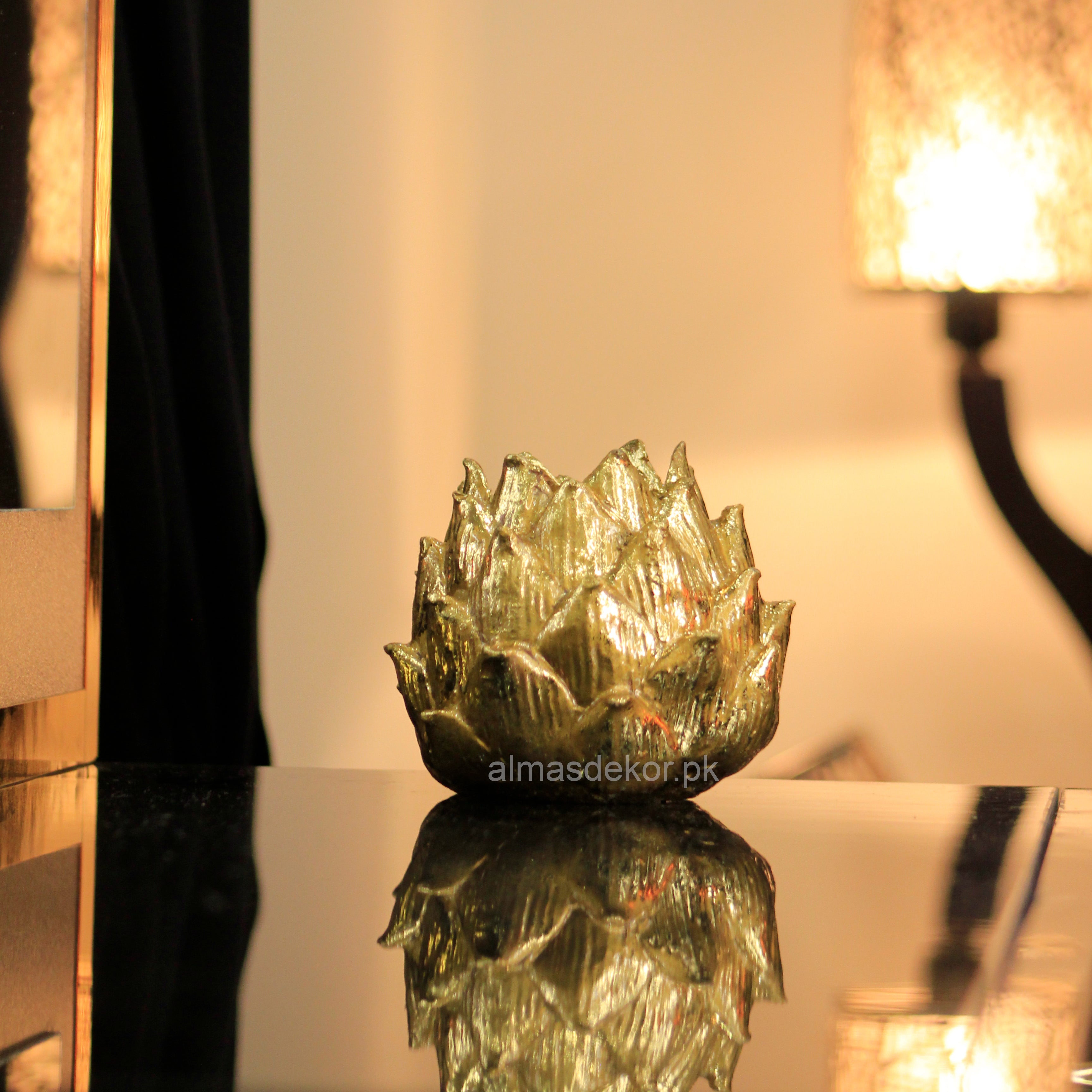 Golden Flower Candle Holder – Elegant Floral Accent for Any Room