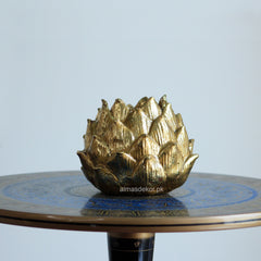 Golden Flower Candle Holder – Elegant Floral Accent for Any Room